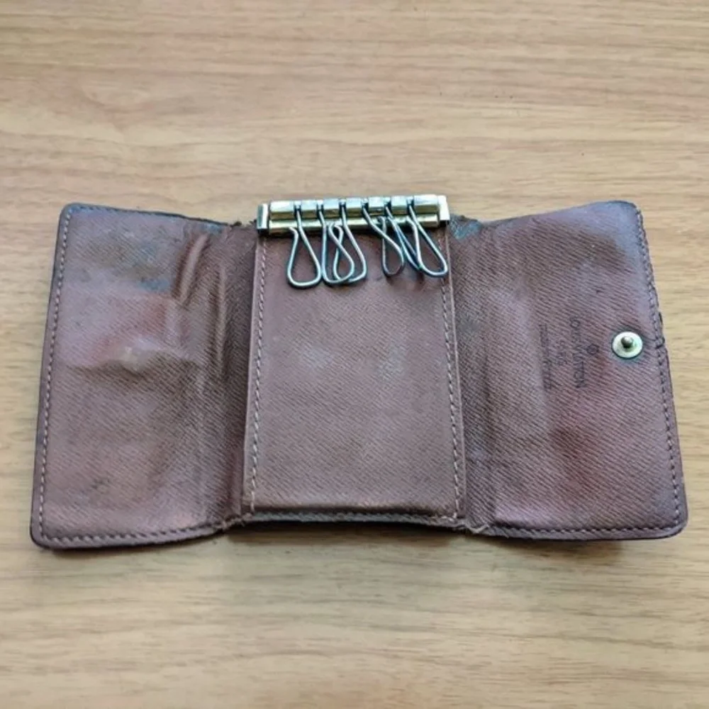 Louis Vuitton Monogram Key Holder/Wallet #1160💥PRICE DROP💥